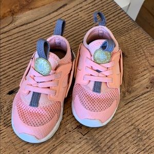 Huarache by Nike girl shoes